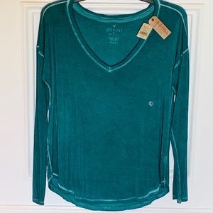 American Eagle long sleeve T shirt